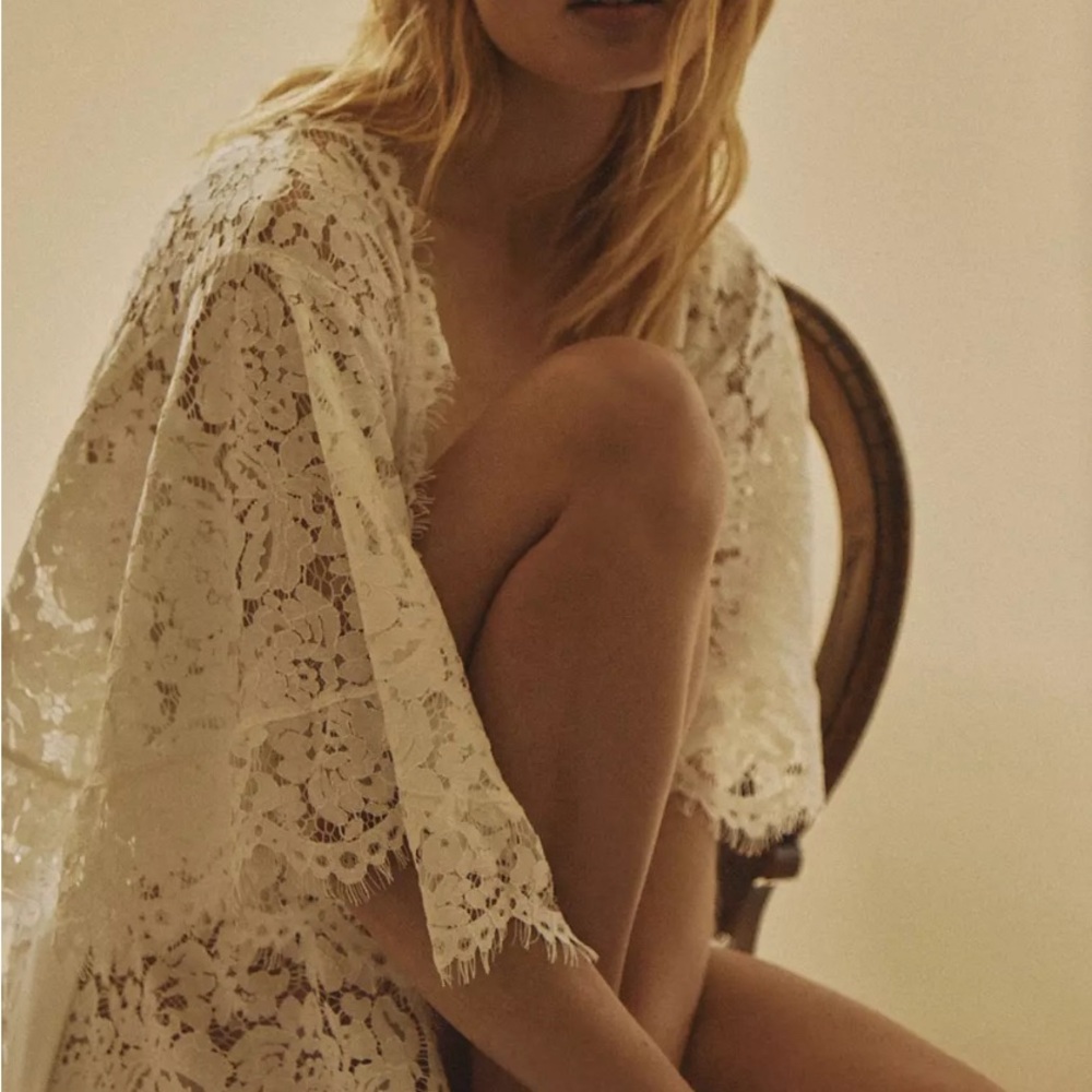 Homebodii Saskia Long Lace Robe